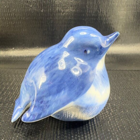 Robin Bird Blue White Porcelain Chubby Fat Bird Figurine Ornament Decorative - Picture 1 of 10